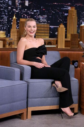 margot-robbie-tonight-show-with-jimmy-fallon-in-new-york-city-3-1-2016-1