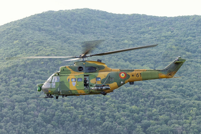61-ro-air-force-iar-330-puma-socat