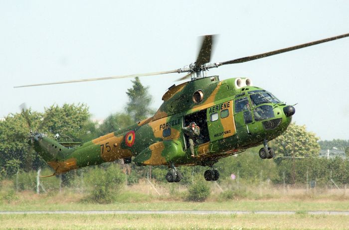 75-ro-air-force-iar-330-puma-medevac - IAR - 330 PUMA