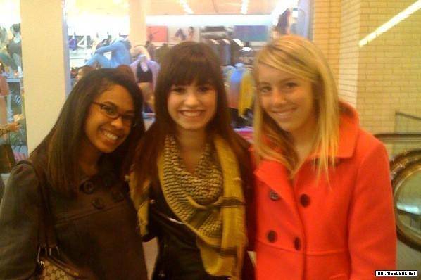 3070921[1] - demi lovato