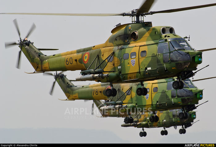 Formație de PUME în decolare - IAR - 330 PUMA