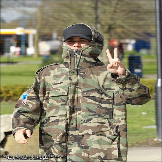 ☇❛m̶̈ä̶r̶̈k̈ ̷̷̷̷.ɯ̣̣ʎ̣̣ʍ̣̣ọ̣ɹ̣̣p̣ṣ〕; # Coboară de sus și merge pe canapea. - S1 x Ep5 big homie better grow up