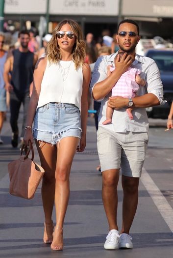 chrissy-teigen-johnlegend-tropez2