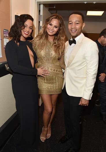 Chrissy-Teigen-Sinatra-100-An-All-Star-GRAMMY-Concert-julien-macdonald-1