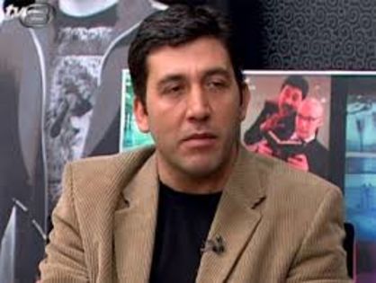 Totul s-a intamplat din curiozitate.Voiam sa stiu; cine e acea Georgiana si dorinta m-a orbit. Am fost casatorit cu ea o perioada, dar a divortat de mine.
