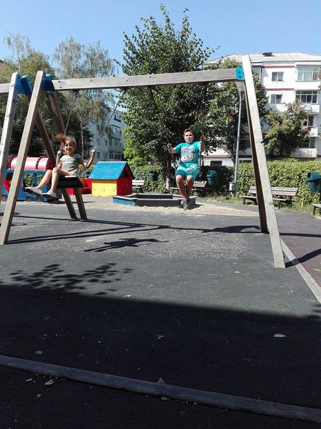 14054655_632415846945336_1914394220_n - pentru cine zambesc eu