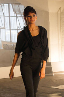 Zendaya+dances+set+first+music+video+Replay+o0it7S57Lk8l