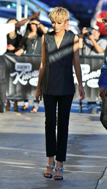 zendaya-coleman-arriving-to-appear-on-jimmy-kimmel-live-in-hollywood-2-10-2016-1