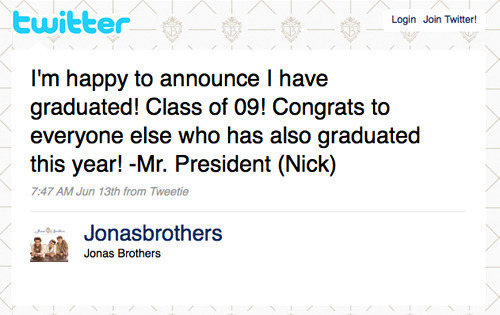 Jonas_Brothers09Twitter - Nick is gradulated