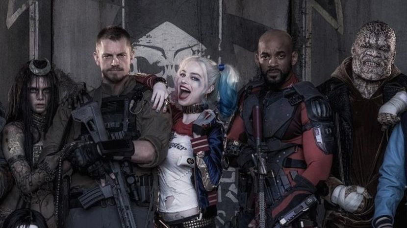 heres-margot-robbies-harley-quinn-giving-her-suici_gph1.640 - SUICIDE SQUAD-FILMUL