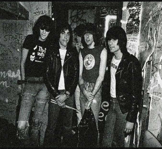 ∟teddix5 got  ̷R̷a̷m̷o̷n̷e̷s̷ - tu aveai nervi dar si buze fierbinti