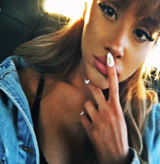 ☾ iadorecyrus ☽ - OWN a beautiful SELFIE - Ariana G