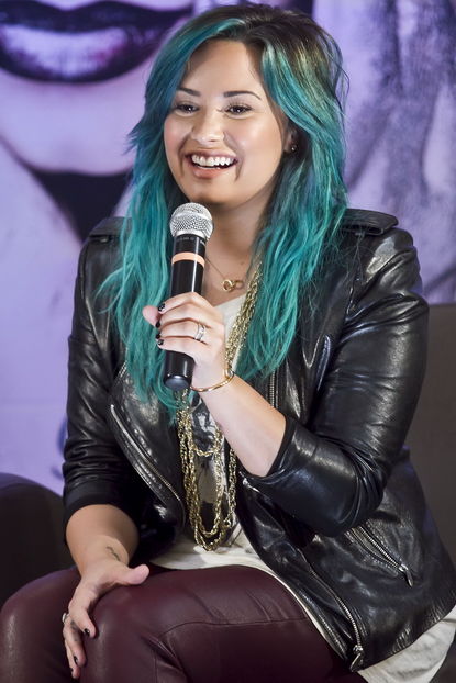 demi-lovato-inapoi-la-disney-cum-arata-imaginile-care-au-incantat-fanii_size1