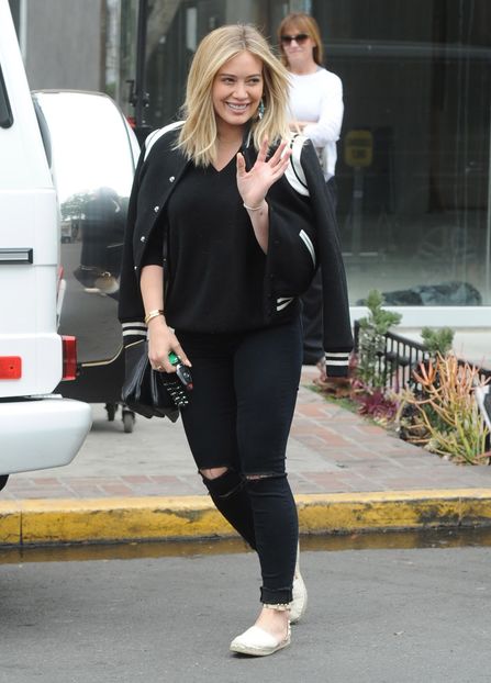 hilary-duff-at-a-salon-in-melrose.place-may-10-2016-3