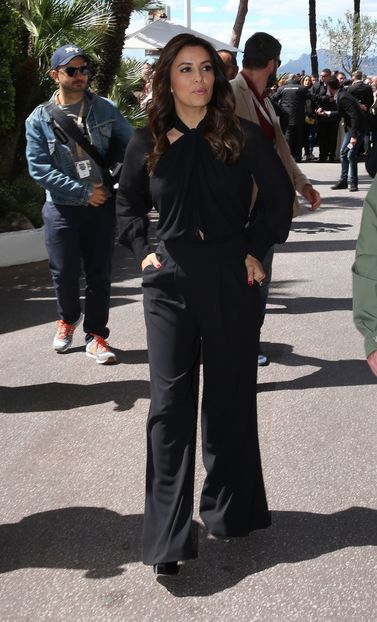 eva-longoria-at-martinez-hotel-cannes-film-festival-5-12-2016-1 - eva longoria e