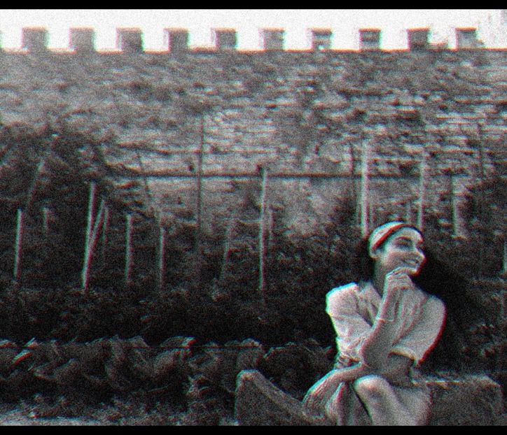 ☇.ʎsdʎɓ❤нєαят❀.; # îi aruncă o pernă ca s-o deranjeze :)=)). -Gi. # se pune peste el ca să-l -; deranjeze, also because e puțin cam needucat și vrea să-i dea o lecție! -J. Oppaaa, uite peste cine am dat :)=))) cică citesc, tu? -Indi. Și voi ce mai facețiiii? ;d.
