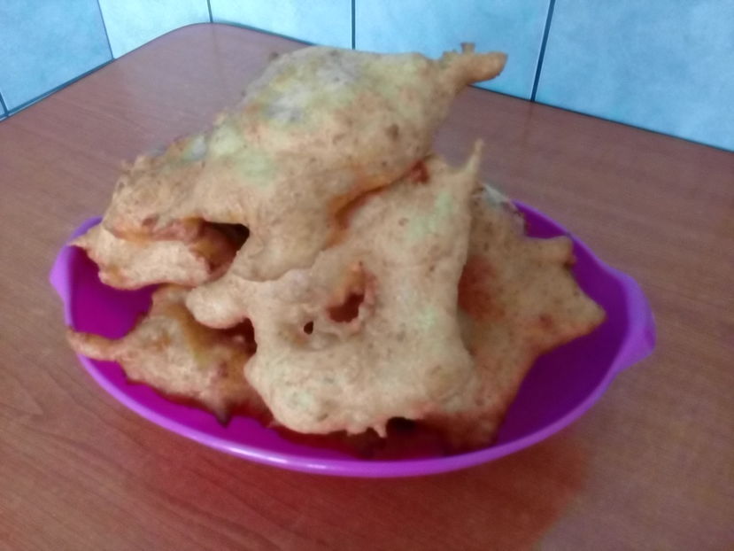 Langosi cu telemea de vaca - Culinar 3