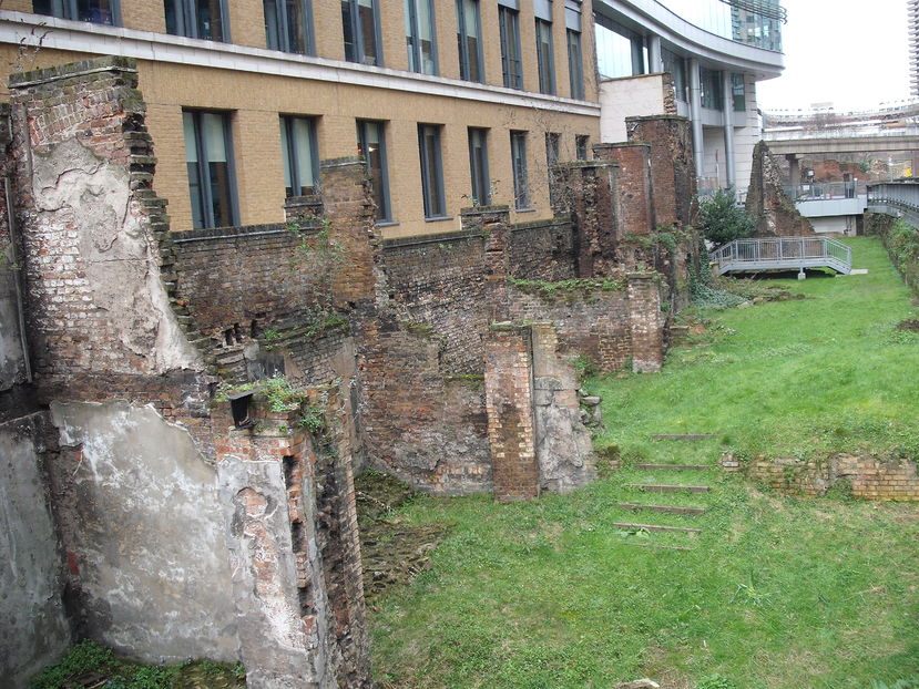 ; zidul de aparare roman al orasului Londinium
