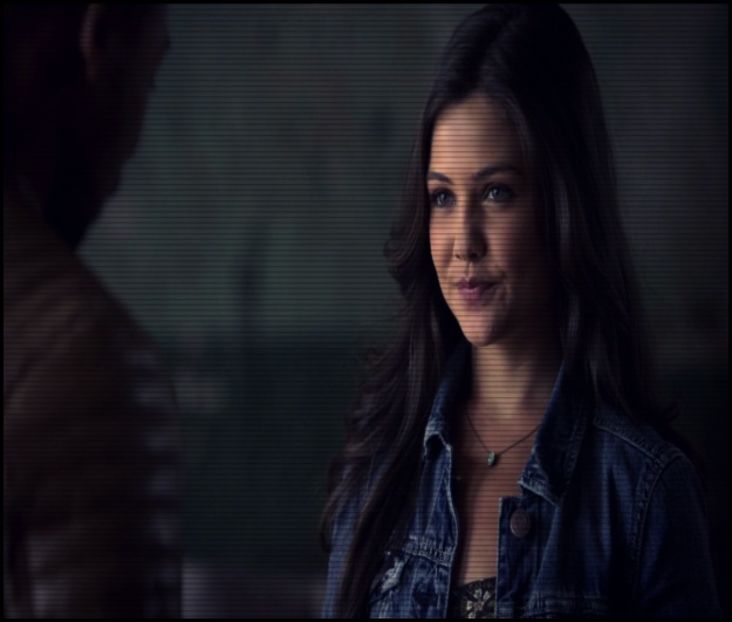 ∂ανιηα| .. haha, râzi de mine. :-w Vedem noi cine râde la urmă. :)) (îşi pune o mână clk.; pe gâtul lui, îl sărută)
