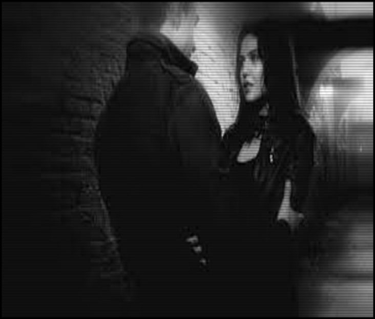 ∂ανιηα| .. (se desprinde din sărut, se uită la el) Dar eu ţi-am zis că eşti cel mai fain în clk.; general.. şi apropo: Sper că în ultimele săptămâni nu ai mai primit complimente de genul cu patul. :-w Eventual doar de la mine. :))
