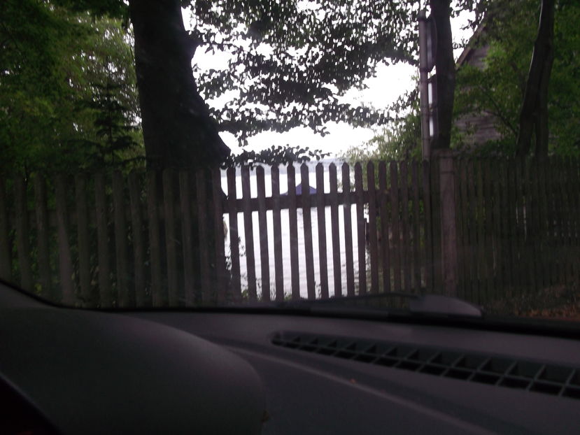 poarta spre tarmul lacului...