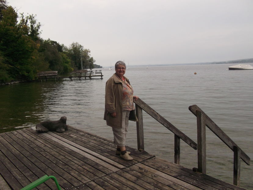 as intra si eu in apa....dar e frig si inorat de ploaie