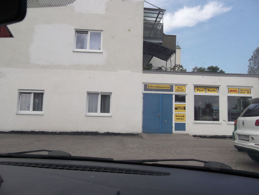 geamul de la camera lui  Paula ( etajul I )