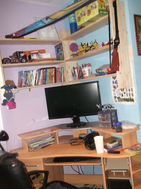 biroul si calculatorul lui Christian