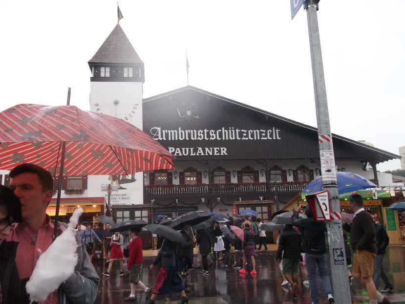 in zare un cort de baut bere