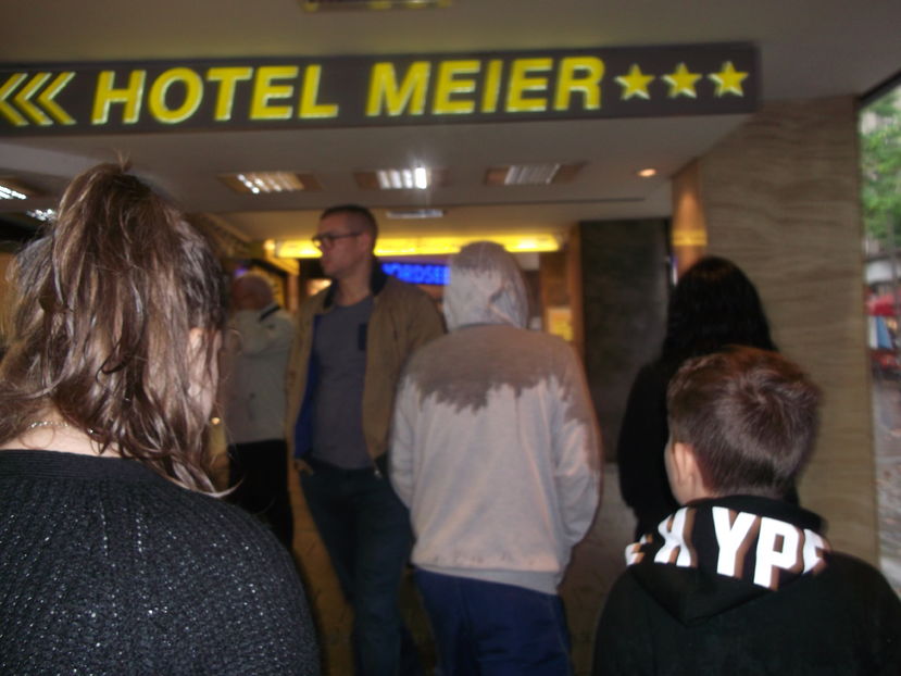 ne intoarcem , caci e noapte