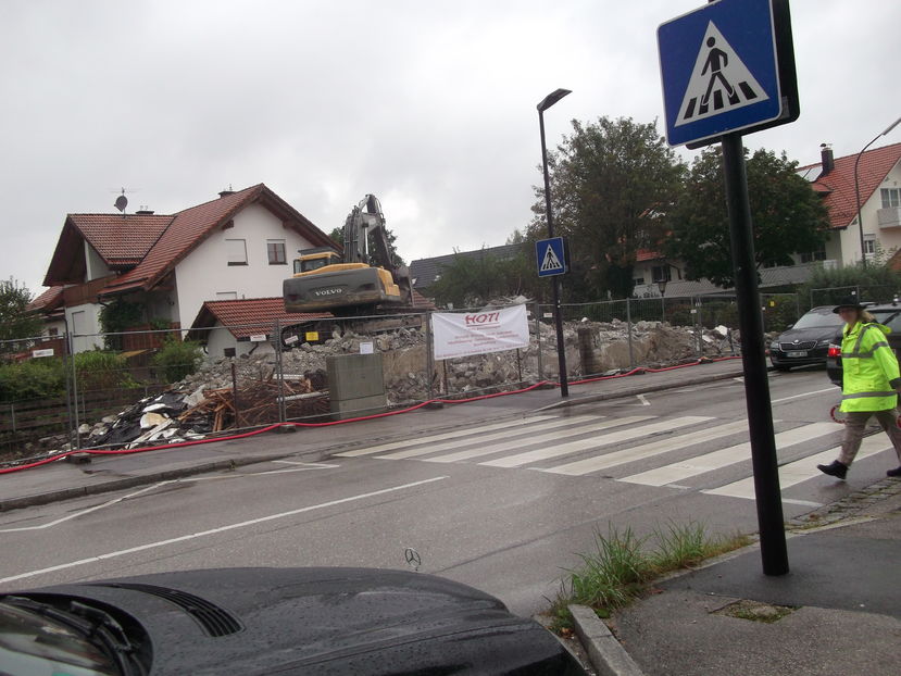 trecerea la scoala e pazita de politie - Oras linistit