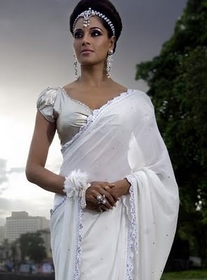 Bipasha-Basu-White-saree - Saree-uri