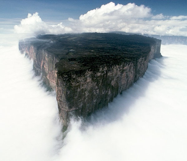 Tepui sau Muntele Roraima din Venezuela - CELE 12 LOCURI DE PE PAMANT CARE AU INSPIRAT PANDORA_PLANETA DIN AVATAR