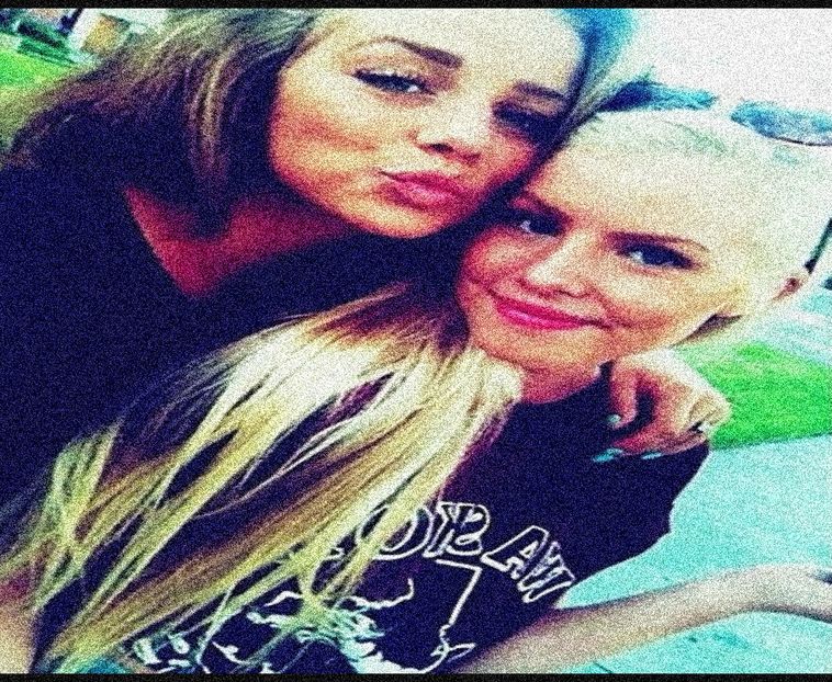 ∟ephemeral got̷  ̷C̷a̷r̷o̷l̷i̷n̷e̷ ̷C̷o̷l̷l̷e̷t̷t̷ and Aurora.