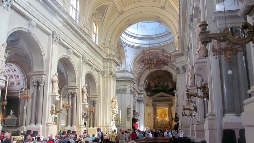 Intr-o biserica