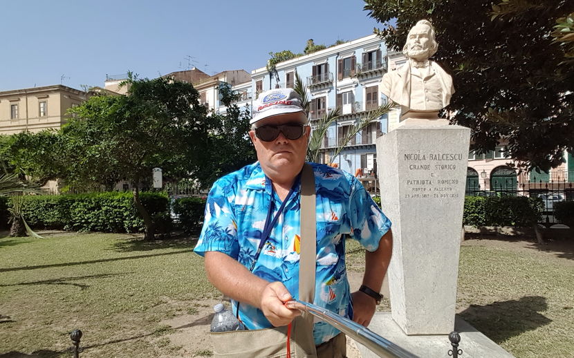 La monumentul lui Nicolae Balcescu