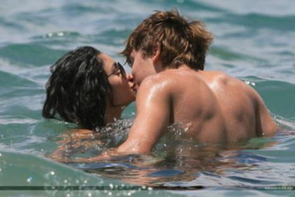 8543_vannesahudgens_zacefron - vanessa si zac