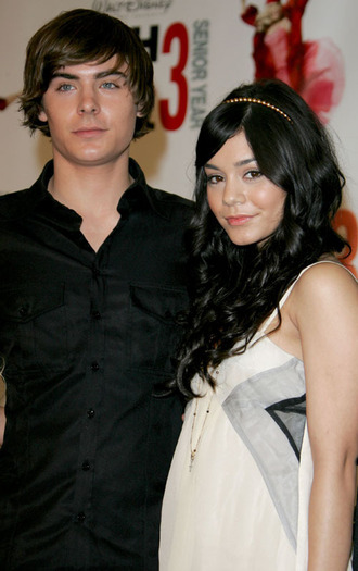 Zac-Vanessa-zac-efron-and-vanessa-hudgens-1212317_500_796 - vanessa si zac