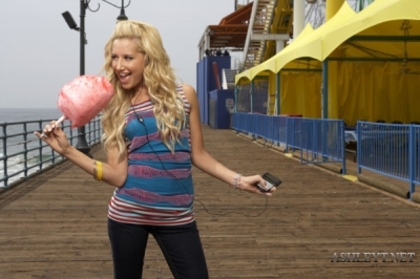 normal_03~1 - ashley tisdale sedinta foto 3