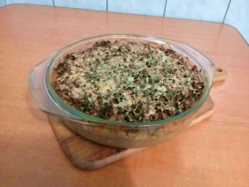 Tocana de ciuperci cu carne de găină, morcovi si cartofi mov