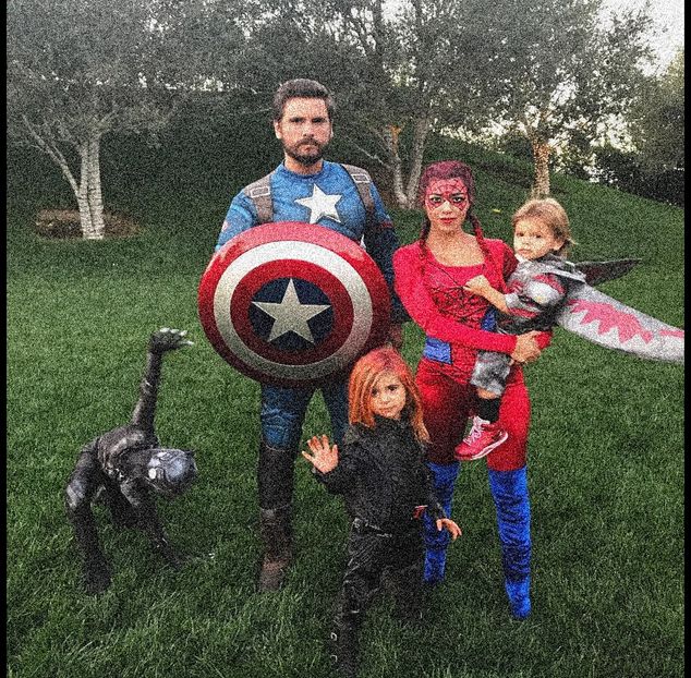 1.11 ·♡ ❝@kourtneykardash: Happy Halloween!! May the power be with you.❞ - So in love with your eyes
