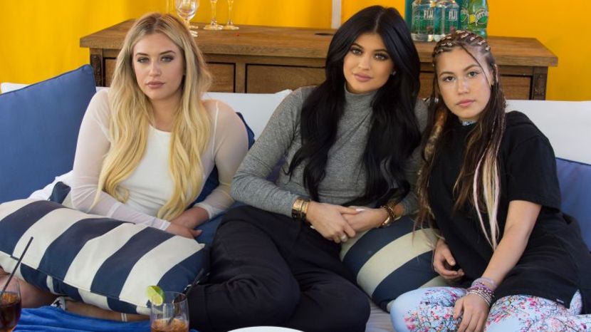 teenvogue_teen-vogue-s-the-cover-kylie-jenner-gets-real-with-her-bffs-in-teen-vogue-s-cover-video