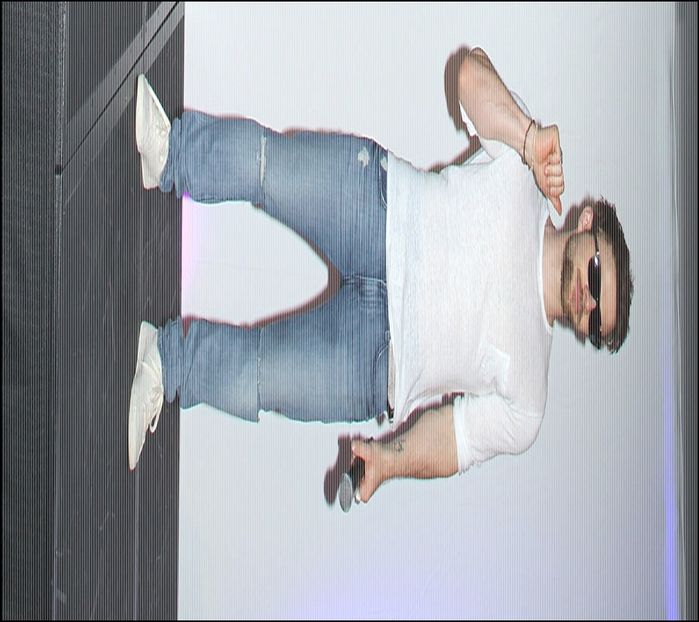 ☦ԼƠƔЄ̲м̲у̲ѕ̲є̲Ɩ̲f♮ #o prinde și o ține de f und; își bagă mâinile subtil pe sub rochia ei și o clk; #pipăie. =)))
