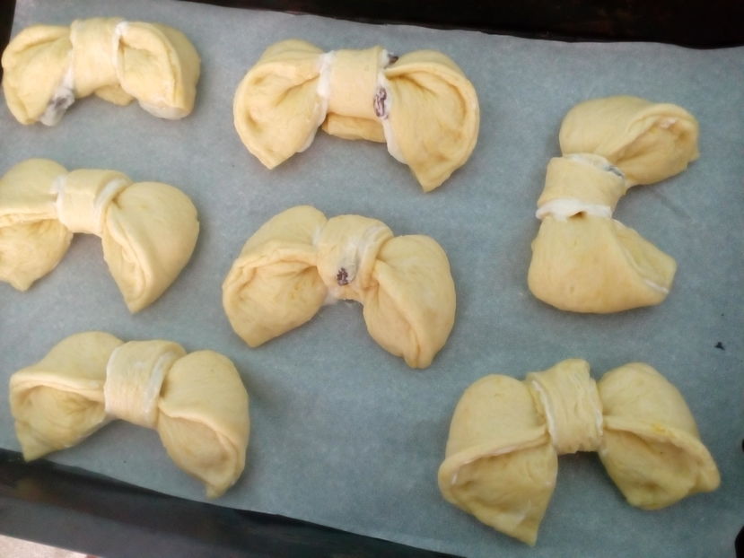 Brioșe Fundițe cu brânză dulce si stafide - 9 - Culinar 3