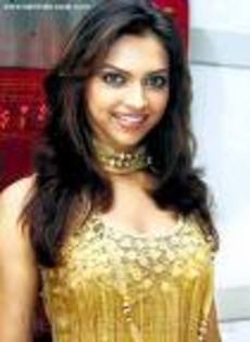 images[10] (2) - Despre Deepika Padukone