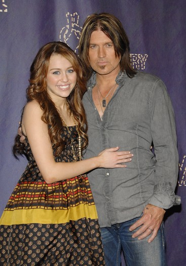 miley-cyrus_COM-cmtawards2008apr14_pr-f0007 - miley award shows