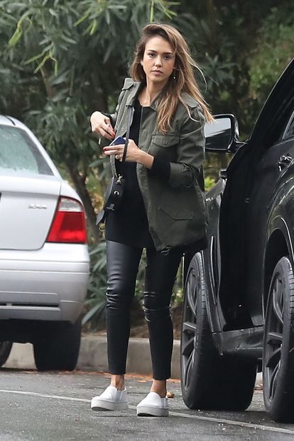 jessica-alba-at-a-house-in-beverly-hills-10-30-2016-5