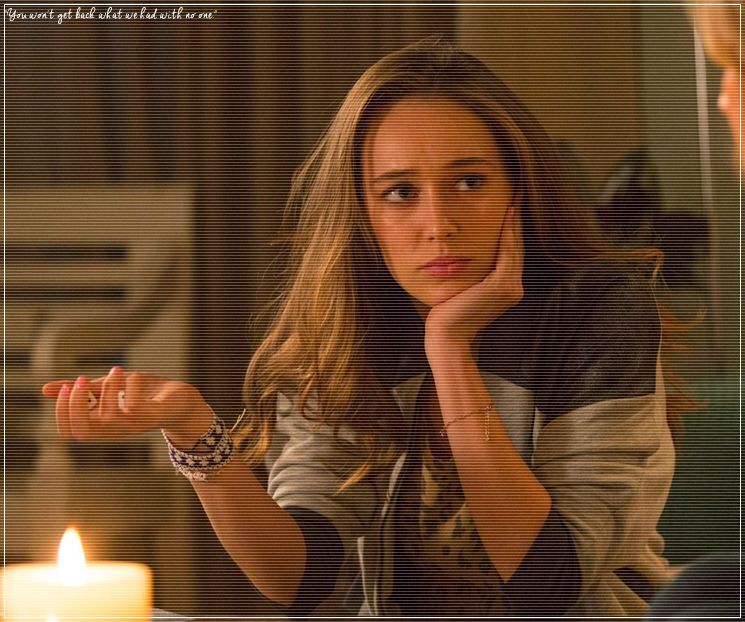 ☽ *vine destul de nepăsătoare şi  se aşează pe canapea, trăgându-şi genunchii ;cl; la piept şi uitându-se în gol după potenţiale lucruri pe care ar putea să le facă, aşa că deschide tv-ul şi mută random programele dorind să găsească ceva pe gustul ei*
