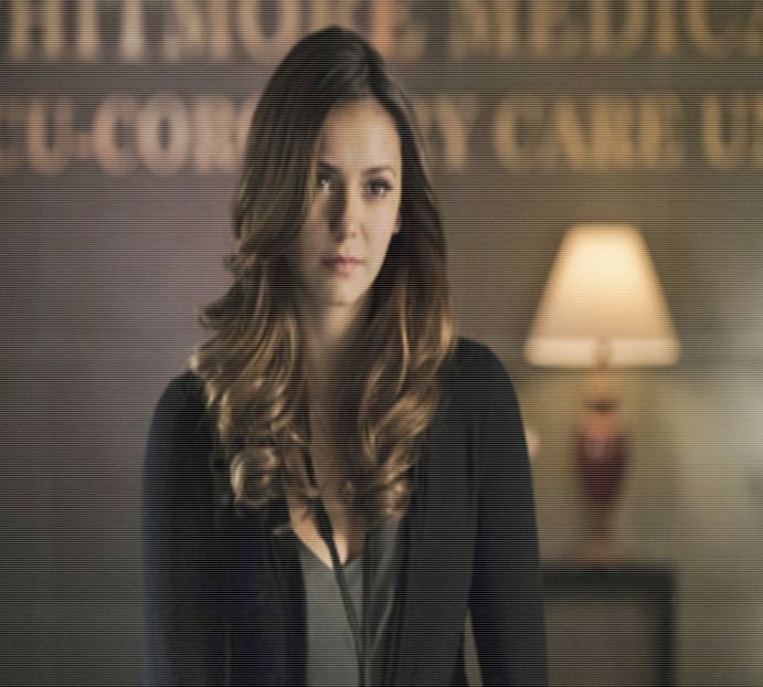 - si ce faci tu ? [ se uita la televizor.