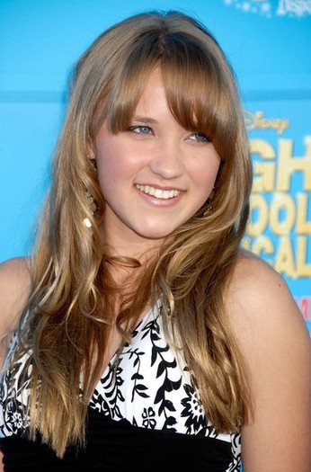 World Premiere Disney Channel High School PoyXUbNdzJUl - emily osment